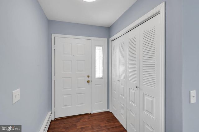 8 MANITOBA CT, Toms River, NJ 08757