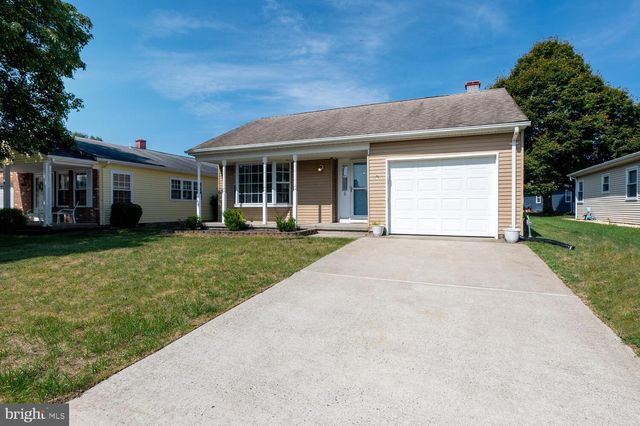 8 MANITOBA CT, Toms River, NJ 08757