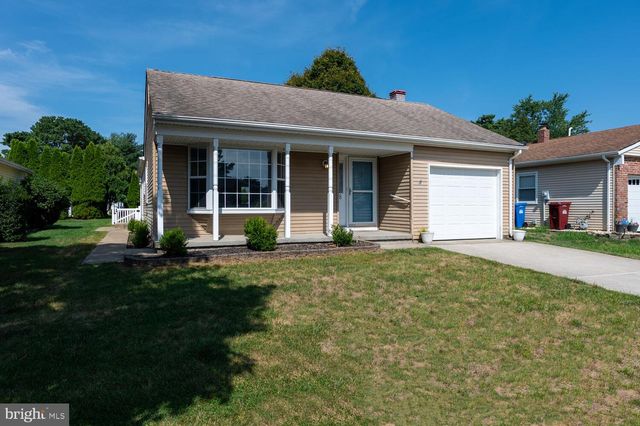 8 MANITOBA CT, Toms River, NJ 08757