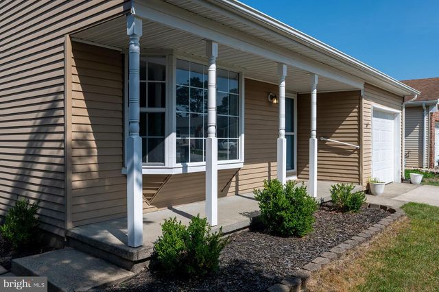 8 MANITOBA CT, Toms River, NJ 08757