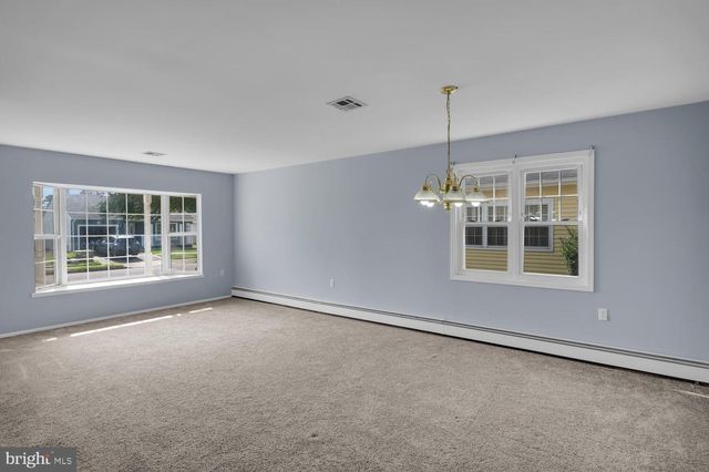 8 MANITOBA CT, Toms River, NJ 08757