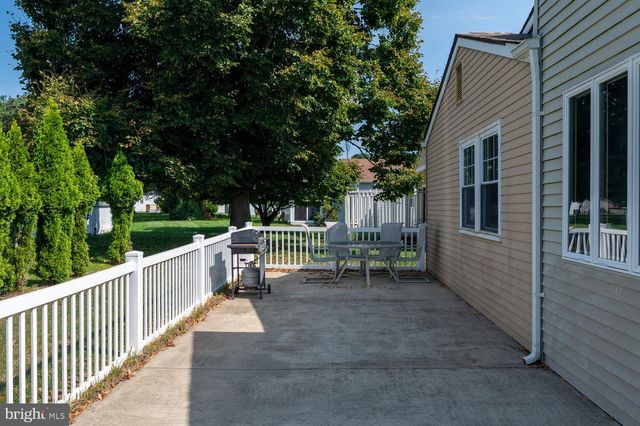 8 MANITOBA CT, Toms River, NJ 08757