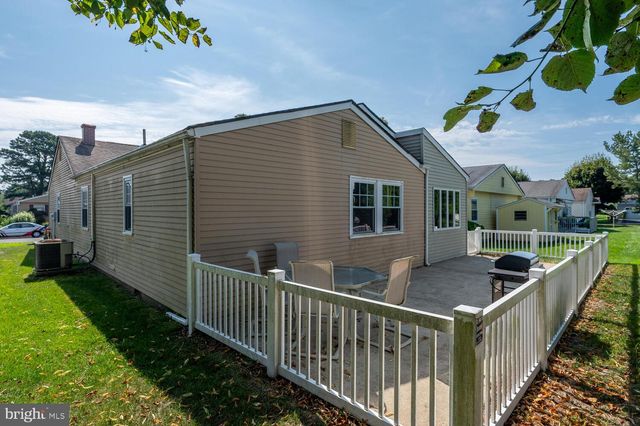 8 MANITOBA CT, Toms River, NJ 08757