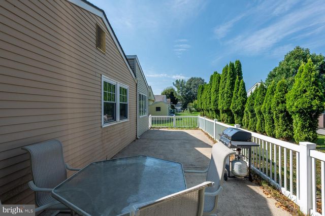 8 MANITOBA CT, Toms River, NJ 08757