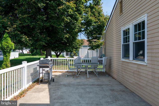 8 MANITOBA CT, Toms River, NJ 08757