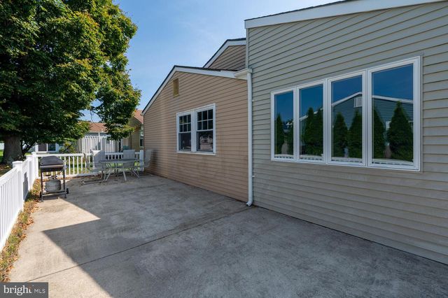 8 MANITOBA CT, Toms River, NJ 08757