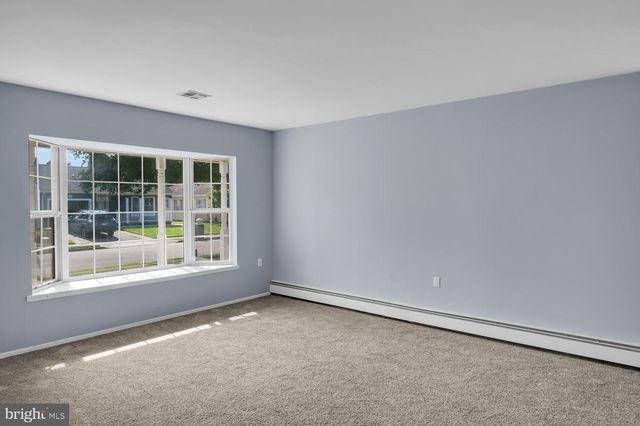 8 MANITOBA CT, Toms River, NJ 08757