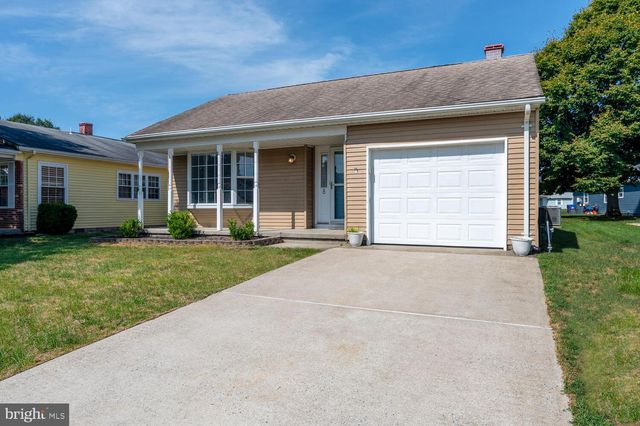 8 MANITOBA CT, Toms River, NJ 08757