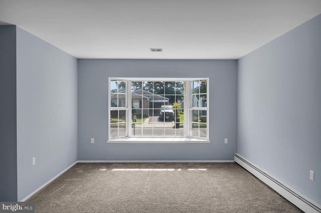 8 MANITOBA CT, Toms River, NJ 08757