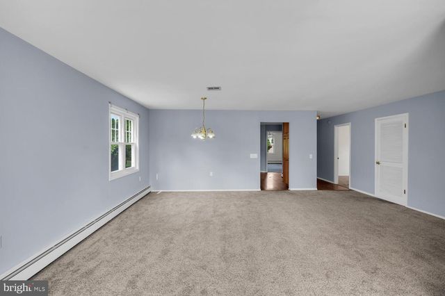 8 MANITOBA CT, Toms River, NJ 08757