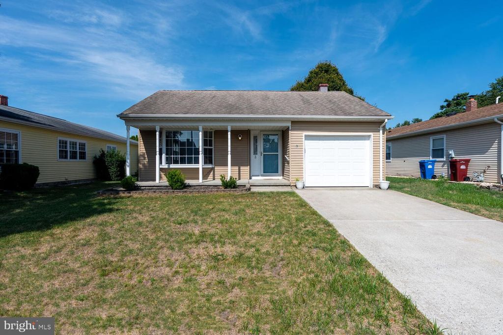 8 MANITOBA CT, Toms River, NJ 08757