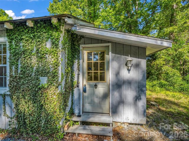 315 Alabama Avenue, Hendersonville, NC 28739