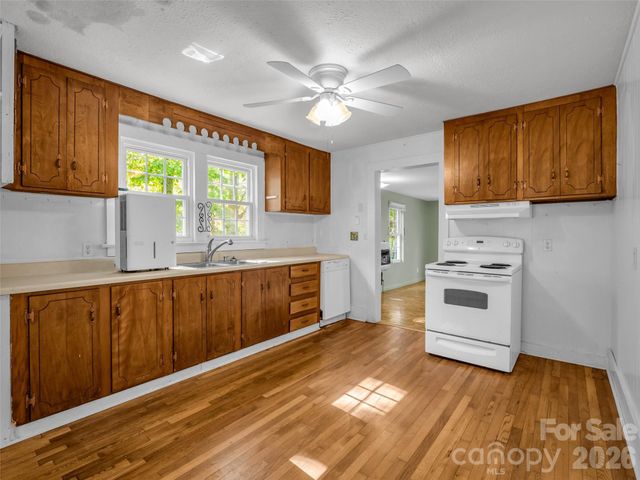 315 Alabama Avenue, Hendersonville, NC 28739