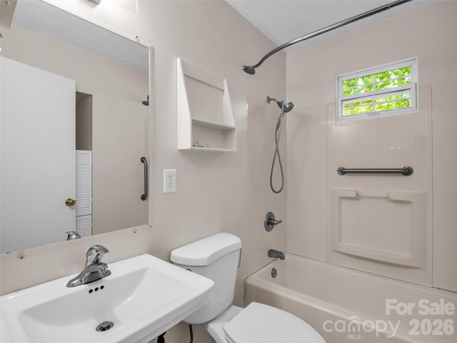 315 Alabama Avenue, Hendersonville, NC 28739