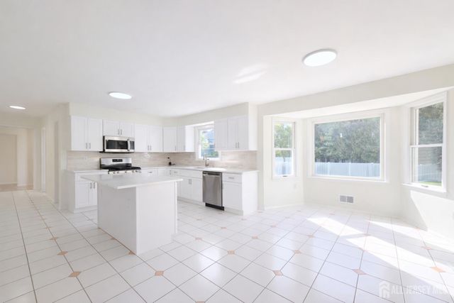 1 Alexander Drive, Monroe, NJ 08831