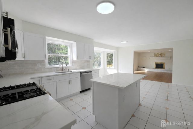 1 Alexander Drive, Monroe, NJ 08831