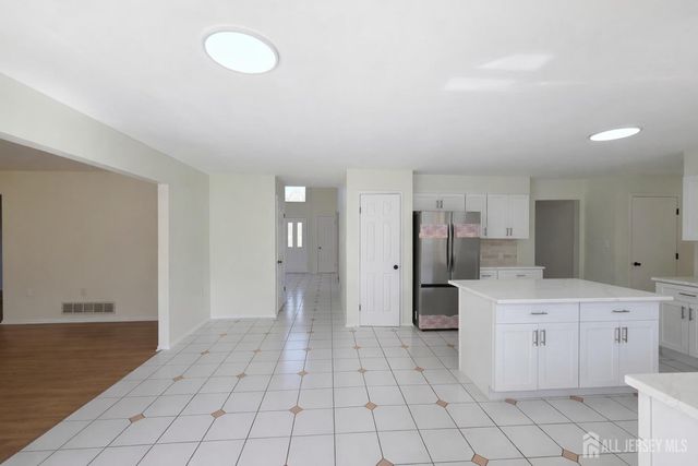 1 Alexander Drive, Monroe, NJ 08831