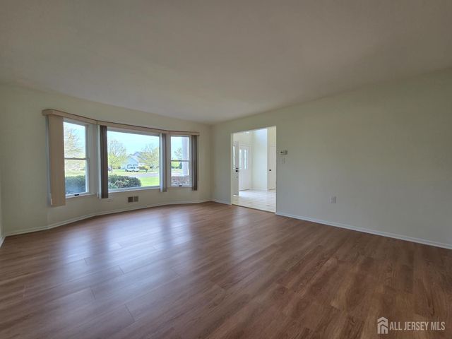 1 Alexander Drive, Monroe, NJ 08831