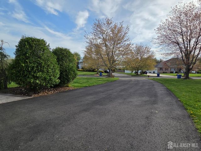 1 Alexander Drive, Monroe, NJ 08831