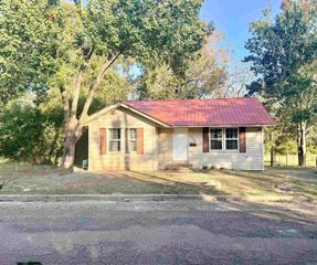 705 N 9Th Street, Gurdon, AR 71743