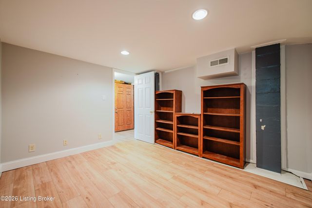 2342 Alexander Ave, Louisville, KY 40217