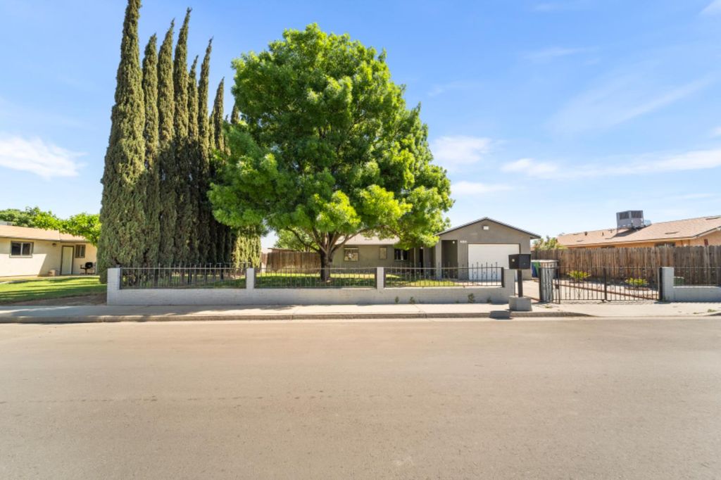 516 N Kate Street, Mendota, CA 93640