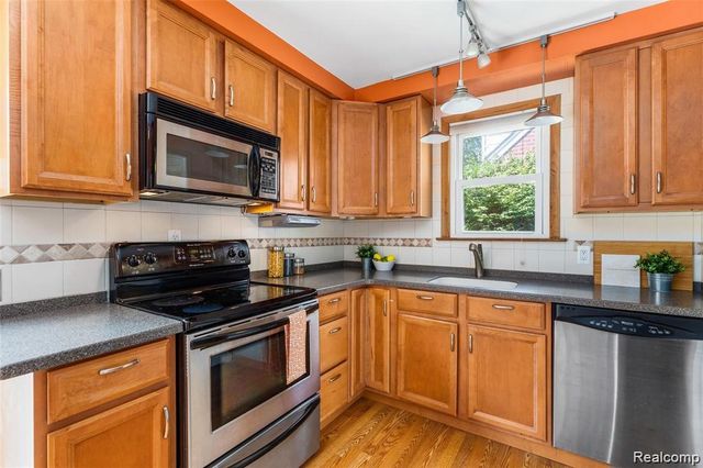 2633 N Wilson Avenue, Royal Oak, MI 48073