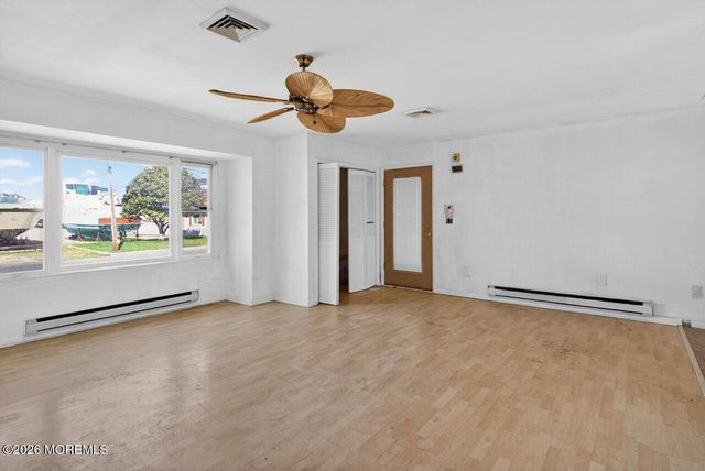 127 E Lakeside Drive E, Forked River, NJ 08731