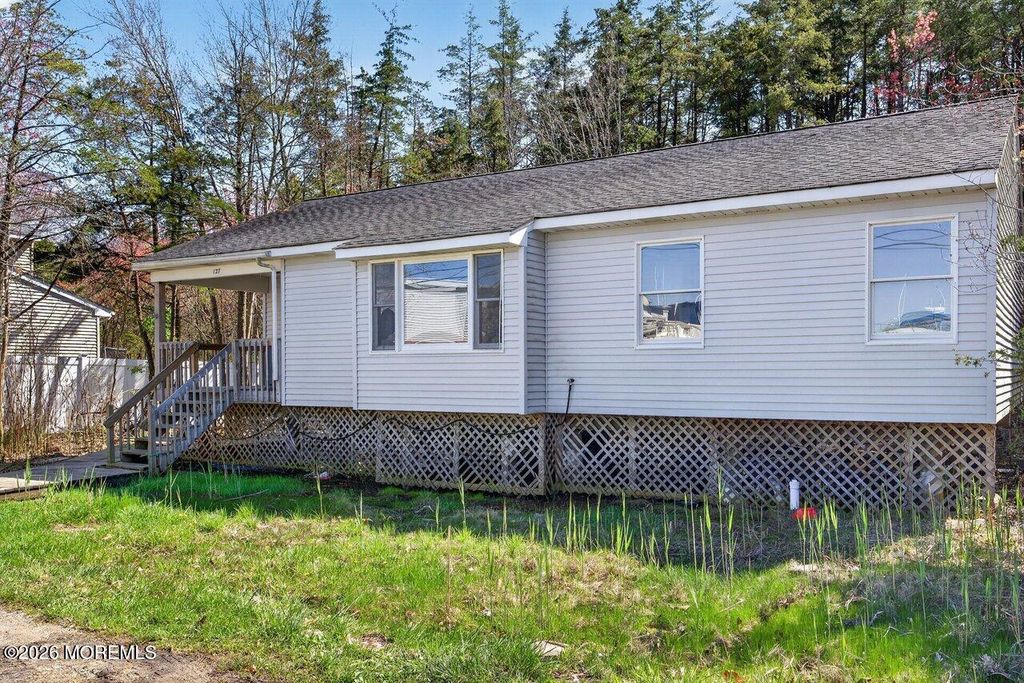 127 E Lakeside Drive E, Forked River, NJ 08731