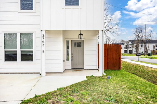 2753 Redrock Street B, Houston, TX 77088