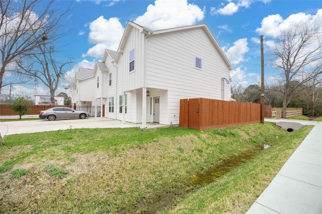 2753 Redrock Street B, Houston, TX 77088