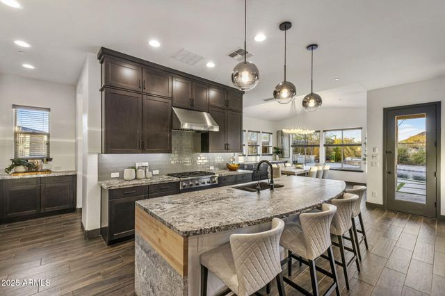 11658 W MONTANSORO Lane, Peoria, AZ 85383