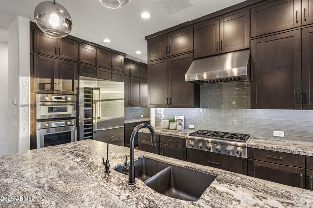 11658 W MONTANSORO Lane, Peoria, AZ 85383