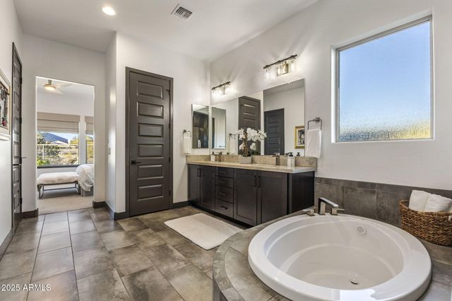 11658 W MONTANSORO Lane, Peoria, AZ 85383