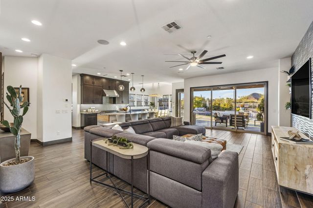 11658 W MONTANSORO Lane, Peoria, AZ 85383