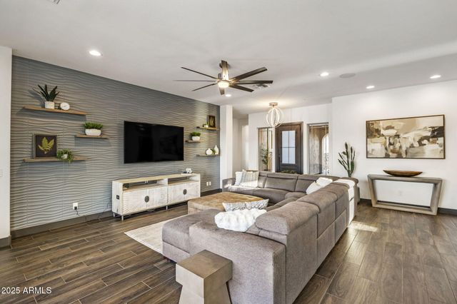 11658 W MONTANSORO Lane, Peoria, AZ 85383