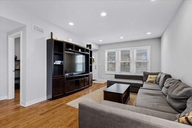 5646 N Menard Avenue, Chicago, IL 60646