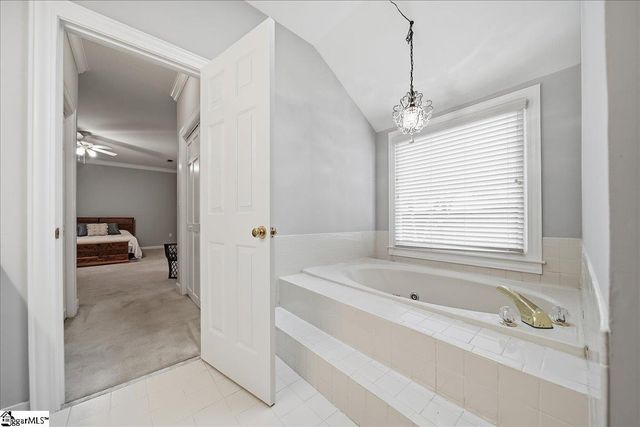 6 Greenview Drive, Greenville, SC 29609