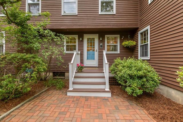 42 Old Town Farm Road, Exeter, NH 03833