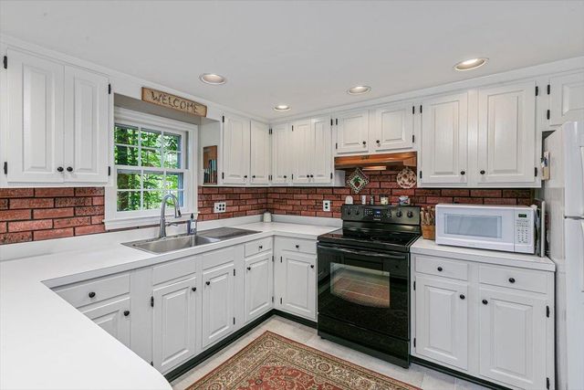 42 Old Town Farm Road, Exeter, NH 03833