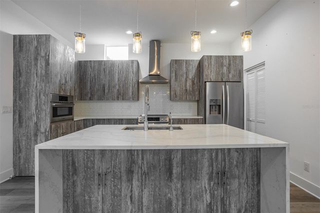 2700 N MYRTLE AVENUE, Tampa, FL 33602