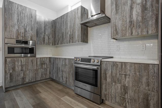 2700 N MYRTLE AVENUE, Tampa, FL 33602