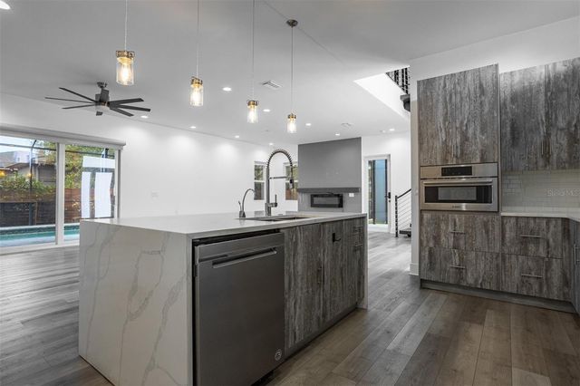 2700 N MYRTLE AVENUE, Tampa, FL 33602