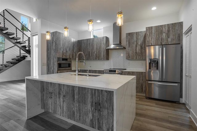 2700 N MYRTLE AVENUE, Tampa, FL 33602