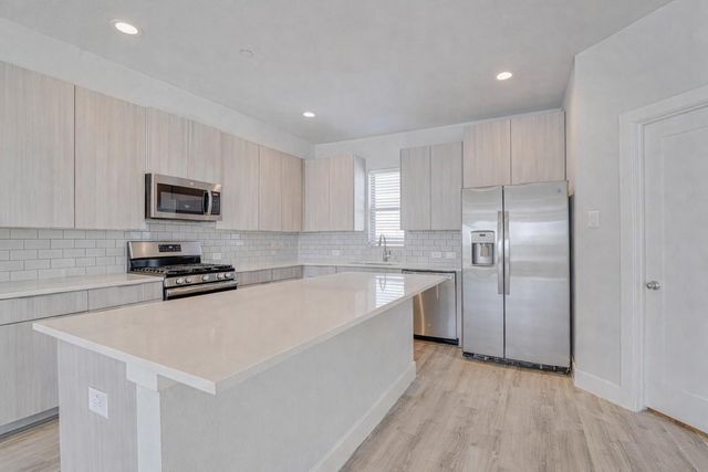 389 N Centro Circle, Shenandoah, TX 77385