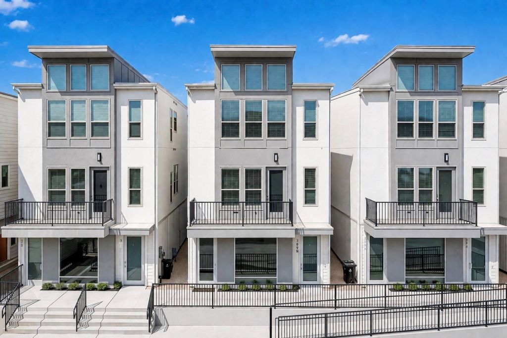 389 N Centro Circle, Shenandoah, TX 77385