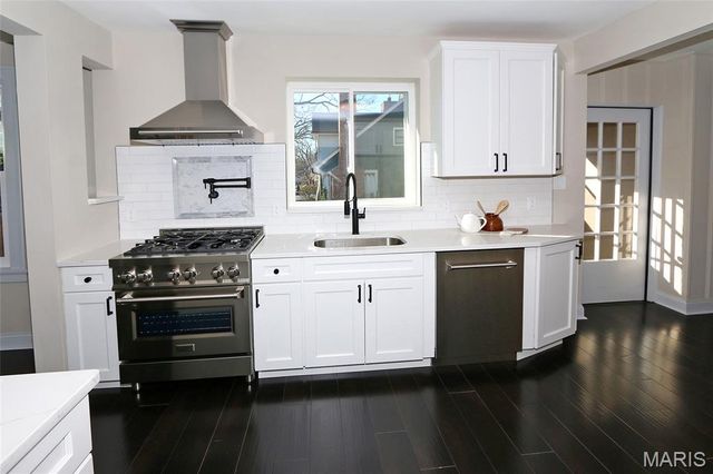 8361 Big Bend Boulevard, Webster Groves, MO 63119