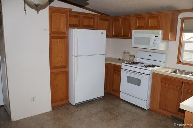 179 Terri Dr., Dearborn Heights, MI 48127