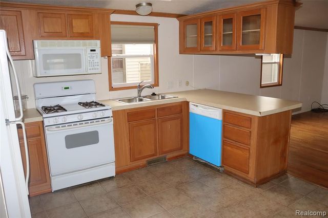 179 Terri Dr., Dearborn Heights, MI 48127