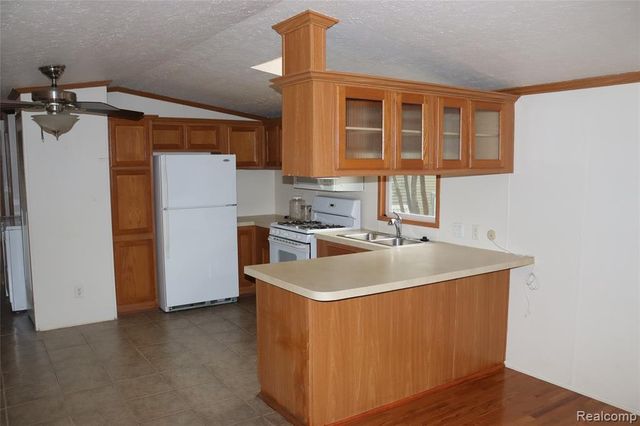 179 Terri Dr., Dearborn Heights, MI 48127